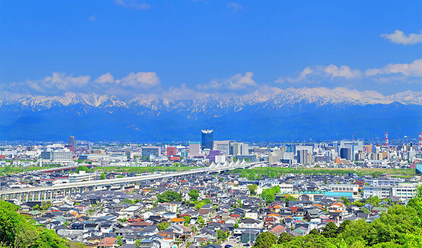 富山市の不動産市況に関連する重要マクロデータの推移・人口推移と人口増加率